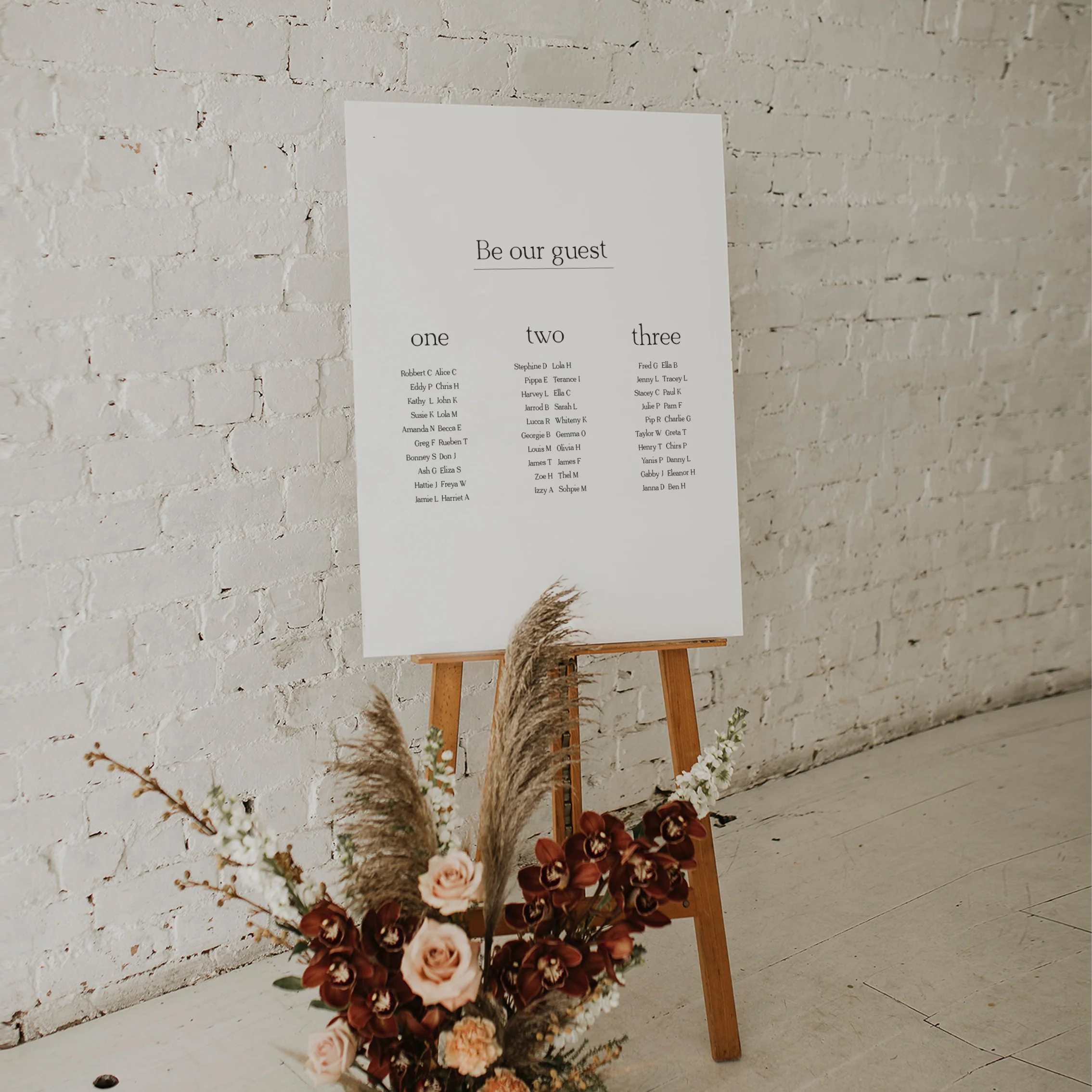 BRANDY SEATING CHART WHITE / BLACK
