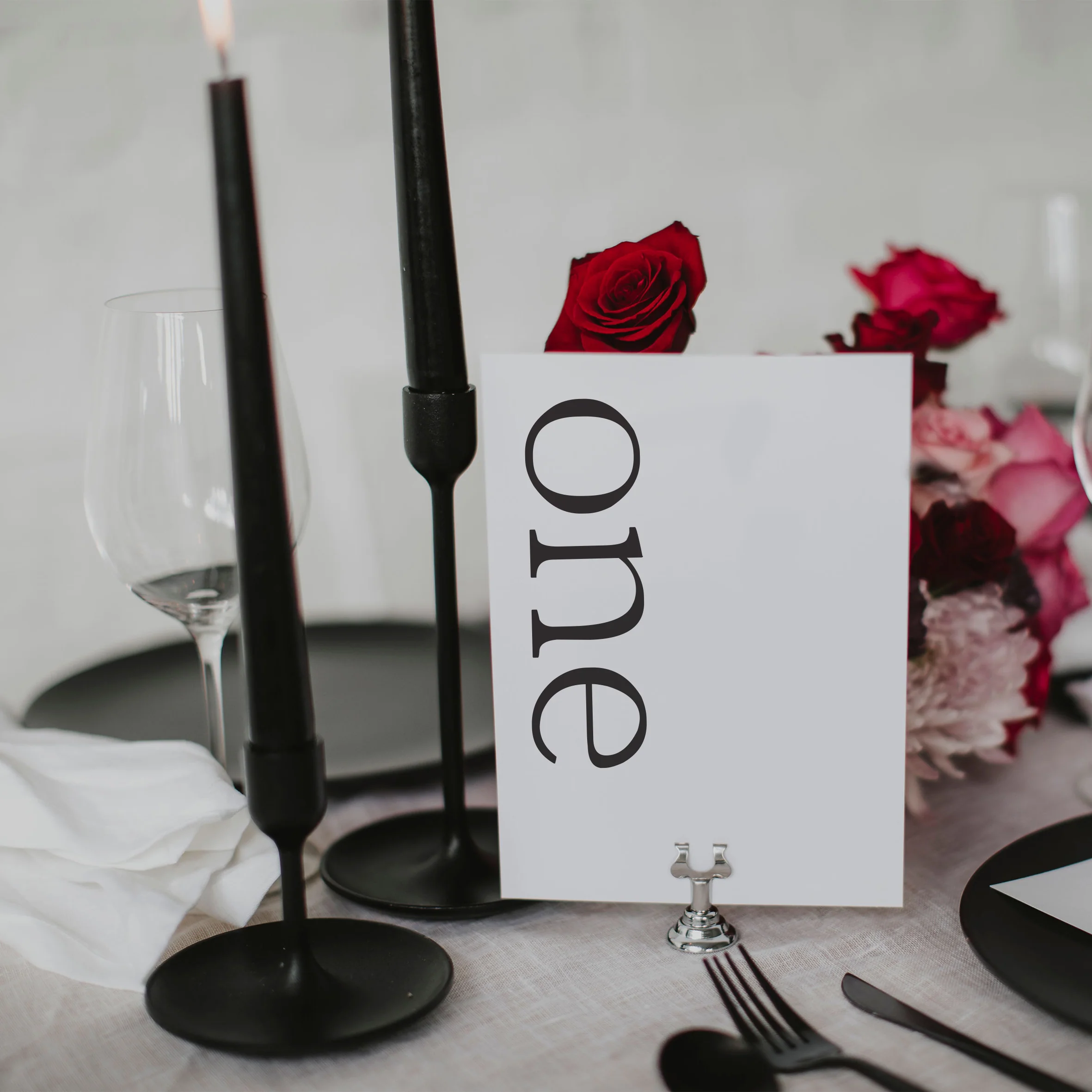 BRANDY TABLE NUMBER WHITE / BLACK