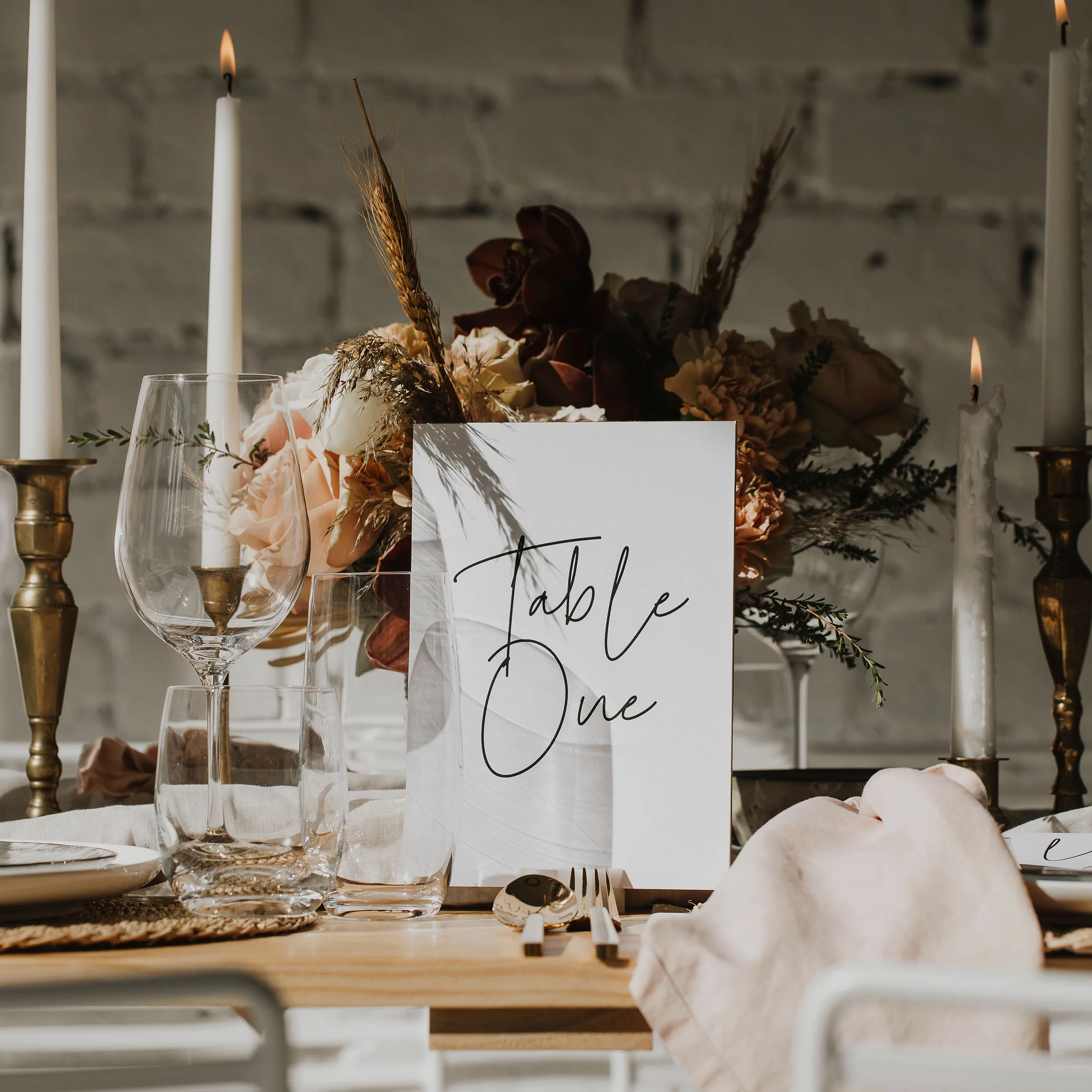 CALLIGRAPHY TABLE NUMBER WHITE