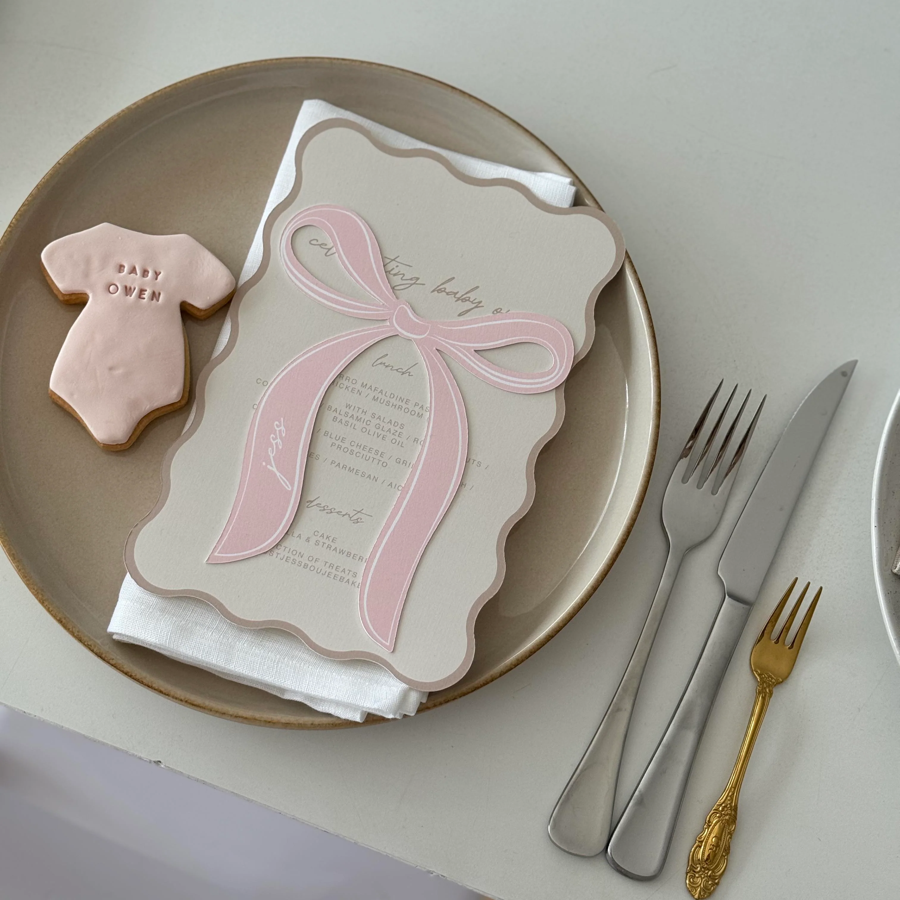 'JESS OWENS BABY SHOWER' BOW MENU & PLACE NAME SET - Image 2