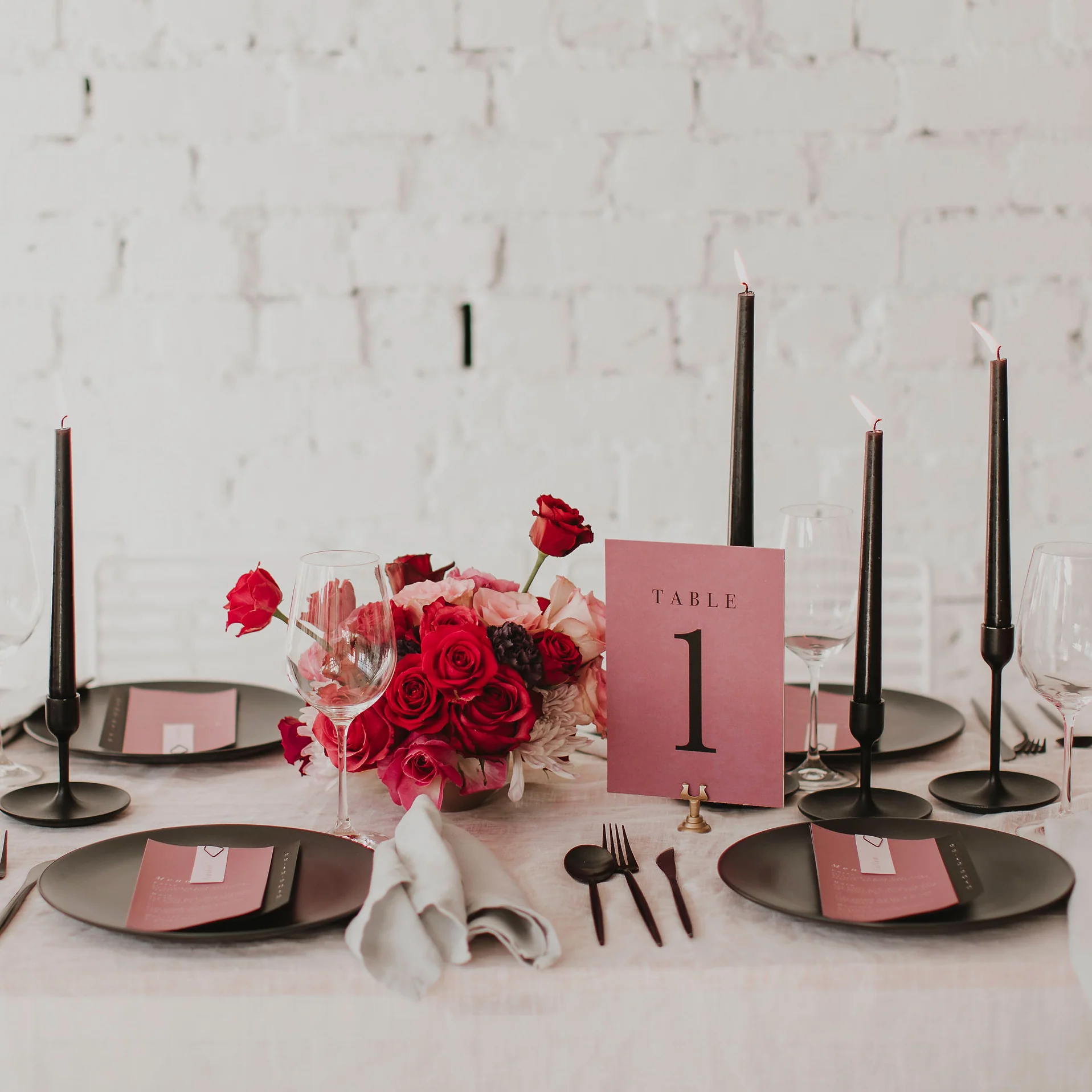 MINIMALIST TABLE NUMBER BURGUNDY