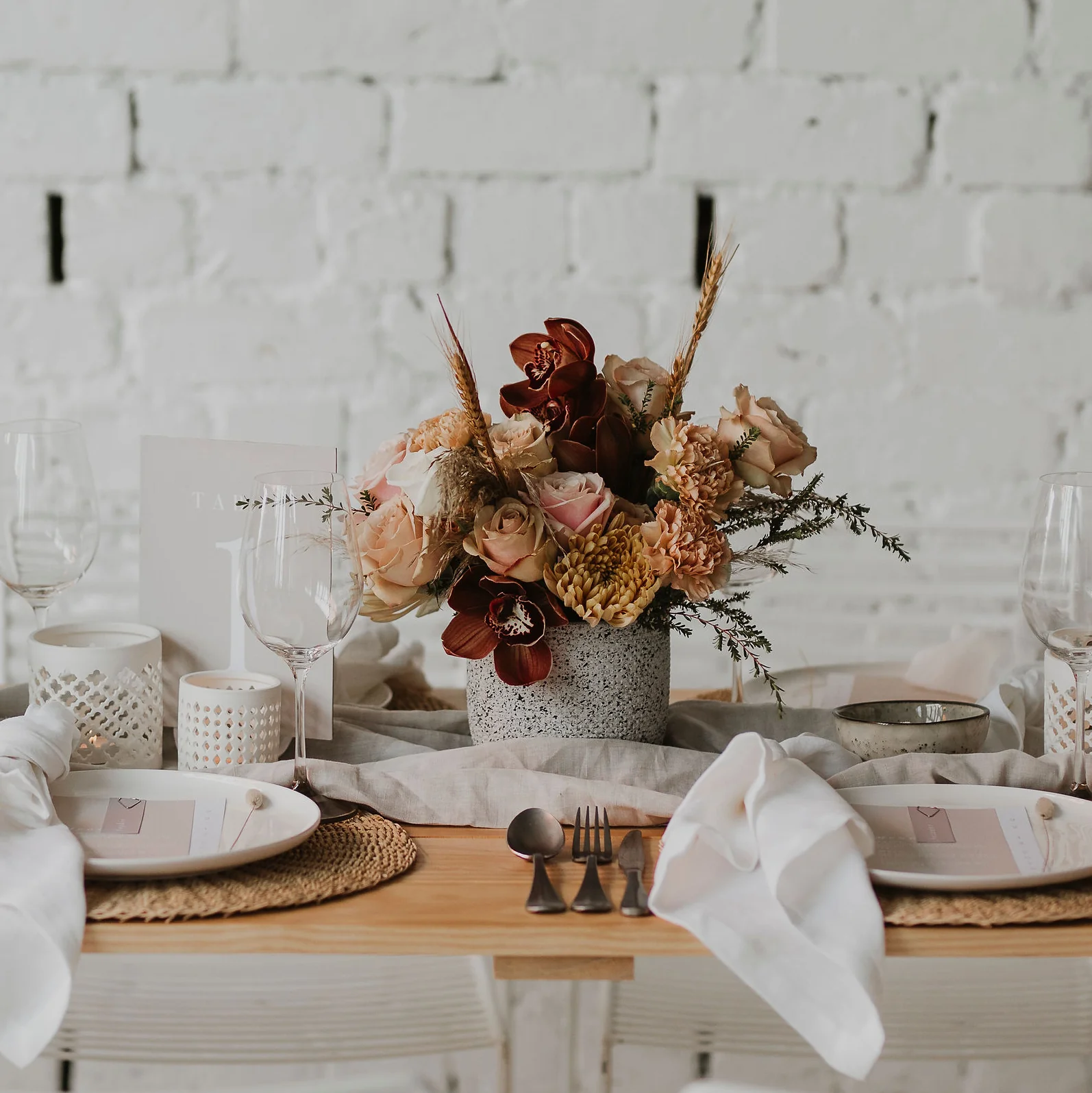 MINIMALIST WEDDING MENU & PLACE NAME SET NATURAL - Image 4