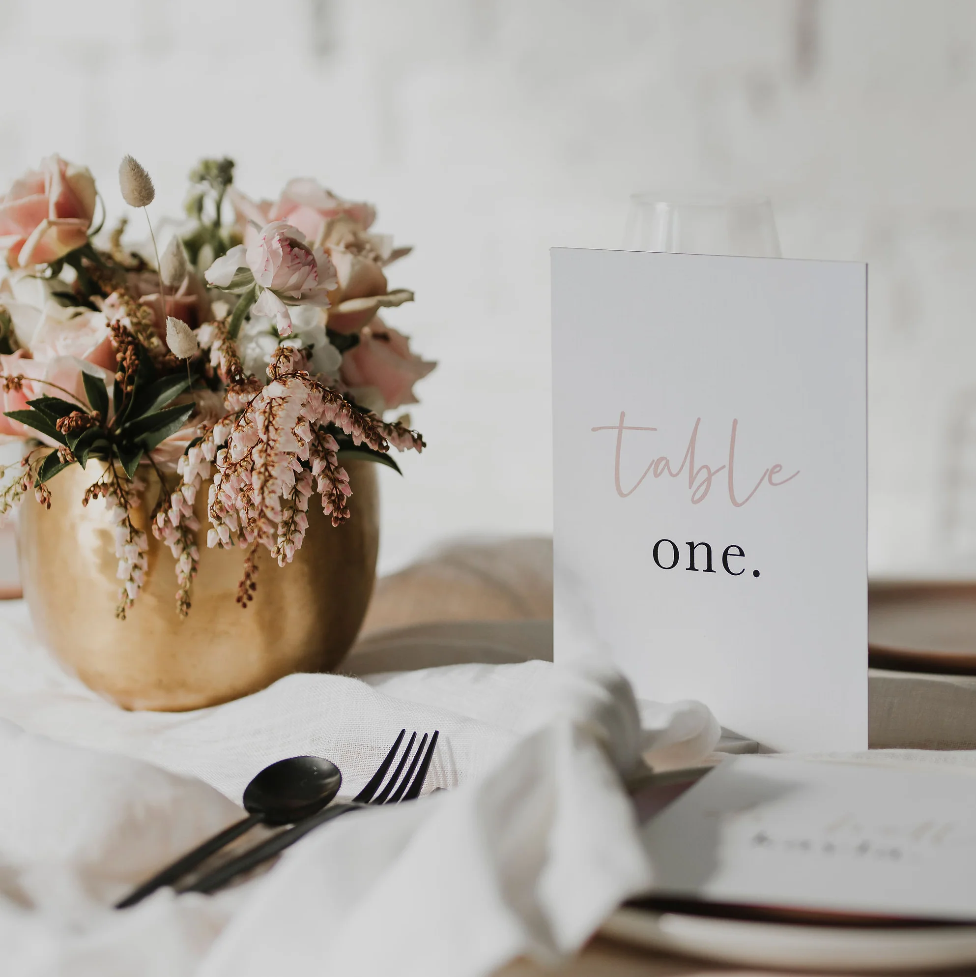 TROPICS TABLE NUMBER PINK / WHITE - Image 3